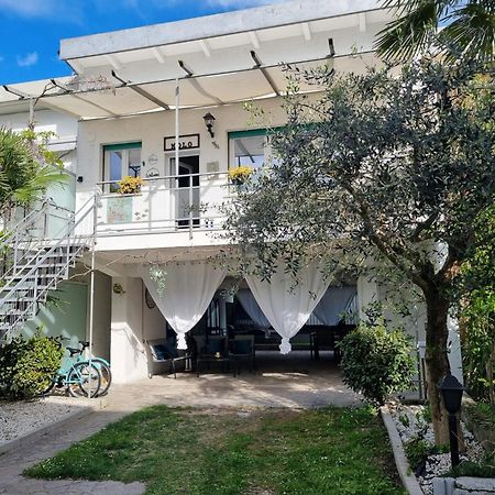 לאזיסה Molo - Residenza Con Accesso Diretto Al Lago מראה חיצוני תמונה